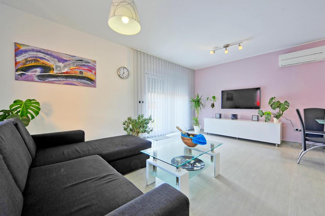 Villa With Private Pool In Village Jadreski PUY 외부 사진
